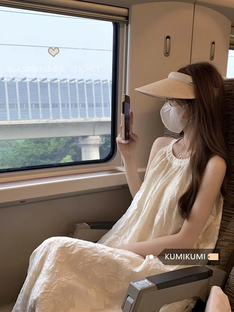 夏日出游必备宽松连衣裙挂脖式裙子显瘦气质夏季法式小众甜美长款