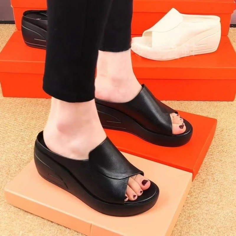 坡跟拖鞋女2024夏季新款外穿软皮厚底鱼嘴凉拖鞋百搭休闲松糕鞋