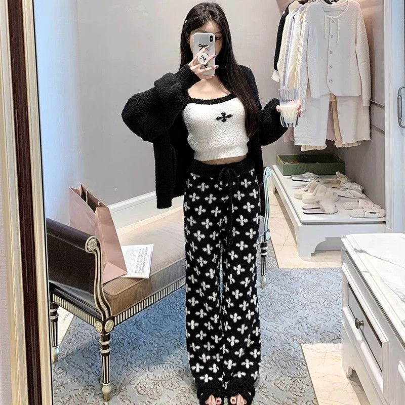 睡衣三件套女款秋冬款珊瑚绒吊带睡袍时髦软绵绵可外穿家居服套装