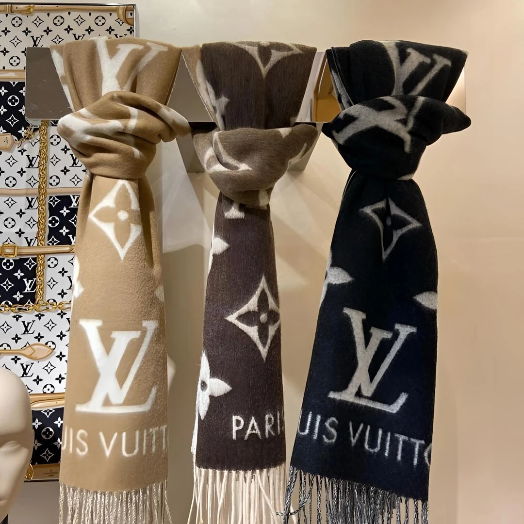 未使用 LouisVuitton/路易威登 全新未使用 LV羊绒围巾170*45