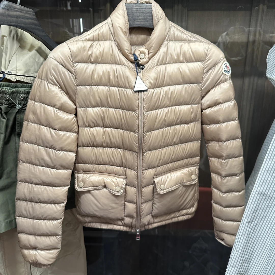 全新未使用 MONCLER 蒙口lans 女款米色修身羽绒服