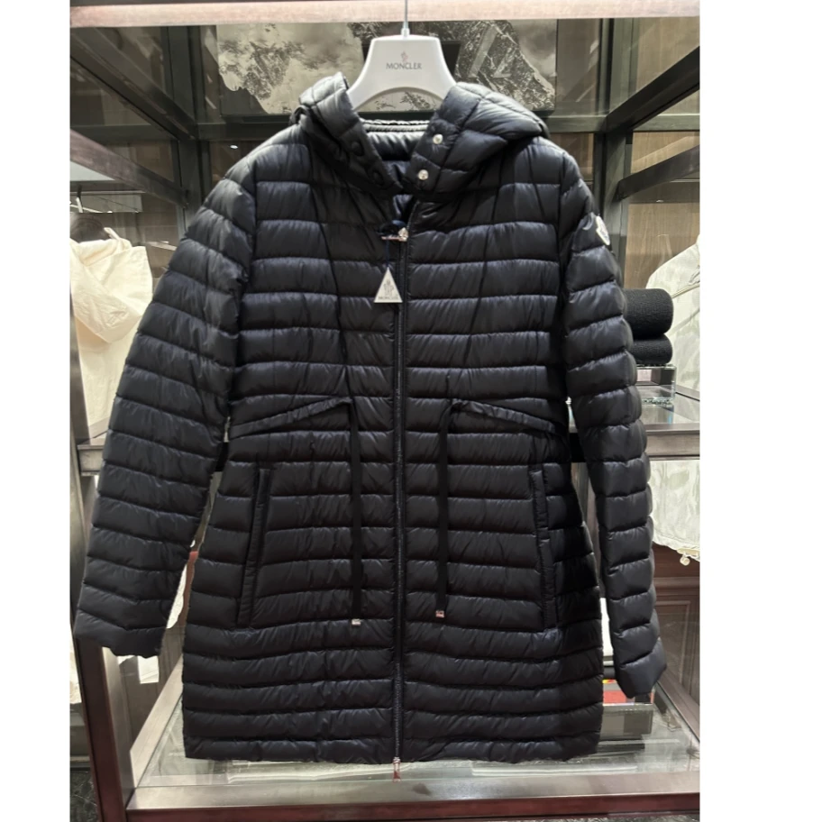 全新未使用 MONCLER 蒙口barbel 女款长款轻薄收腰羽绒服