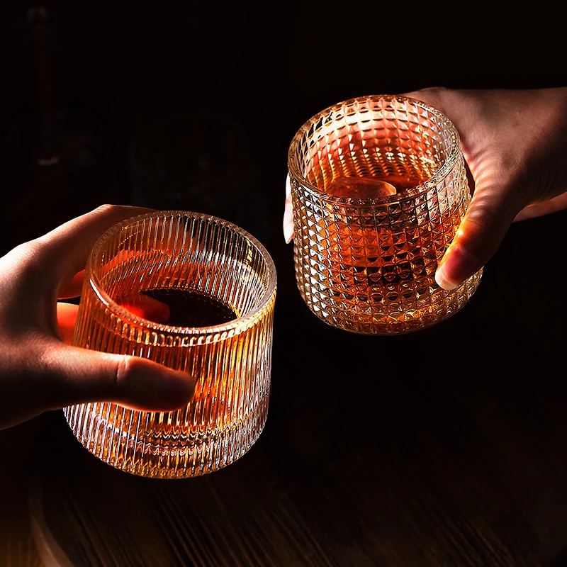 【清库存】玻璃杯 摇摇啤酒杯 旋转 洋酒杯子威士忌酒 个性 红酒杯