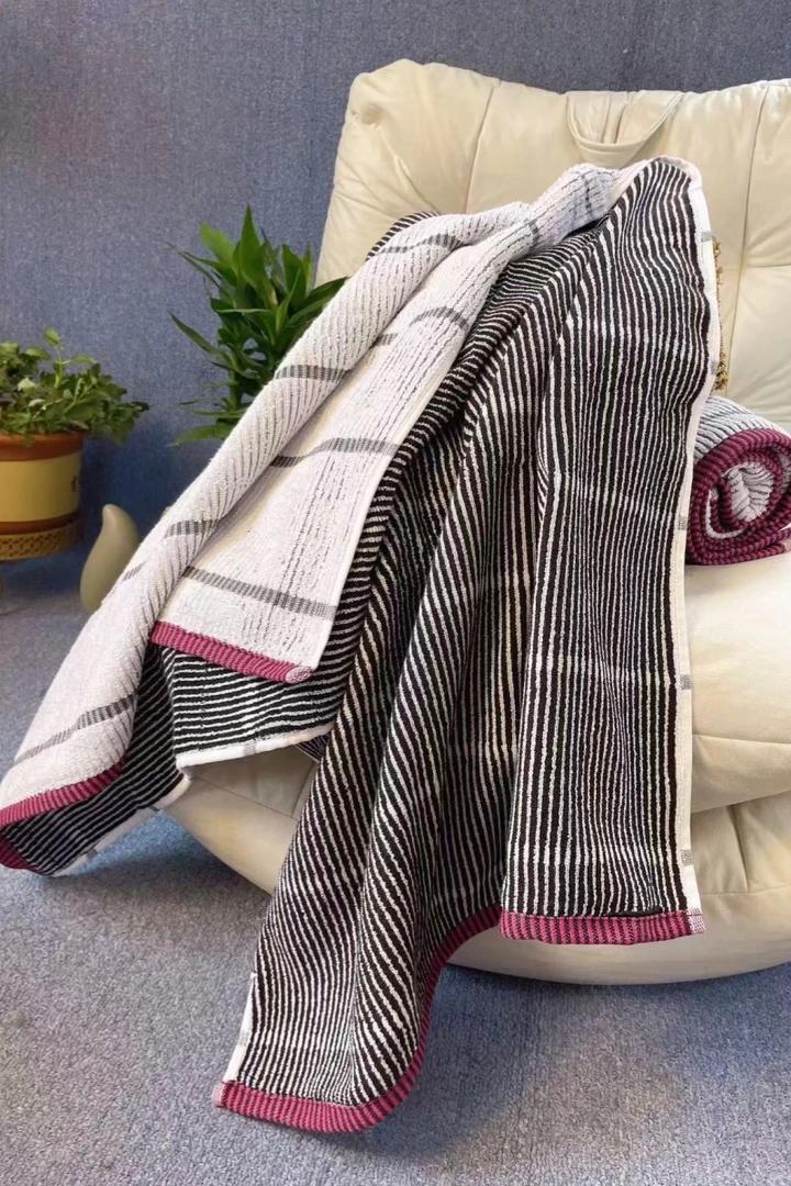 18号出口尾单瑕疵品纯棉黑白双面条纹浴巾柔软成人吸水加厚亲肤