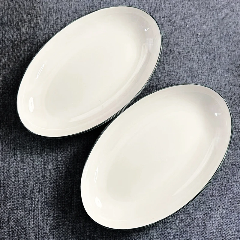 2只32厘米黑边芝士鱼盘 有问题联系客服/由西式糕点提供