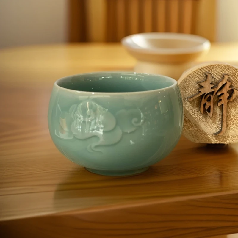 龙泉青瓷祥云主人杯