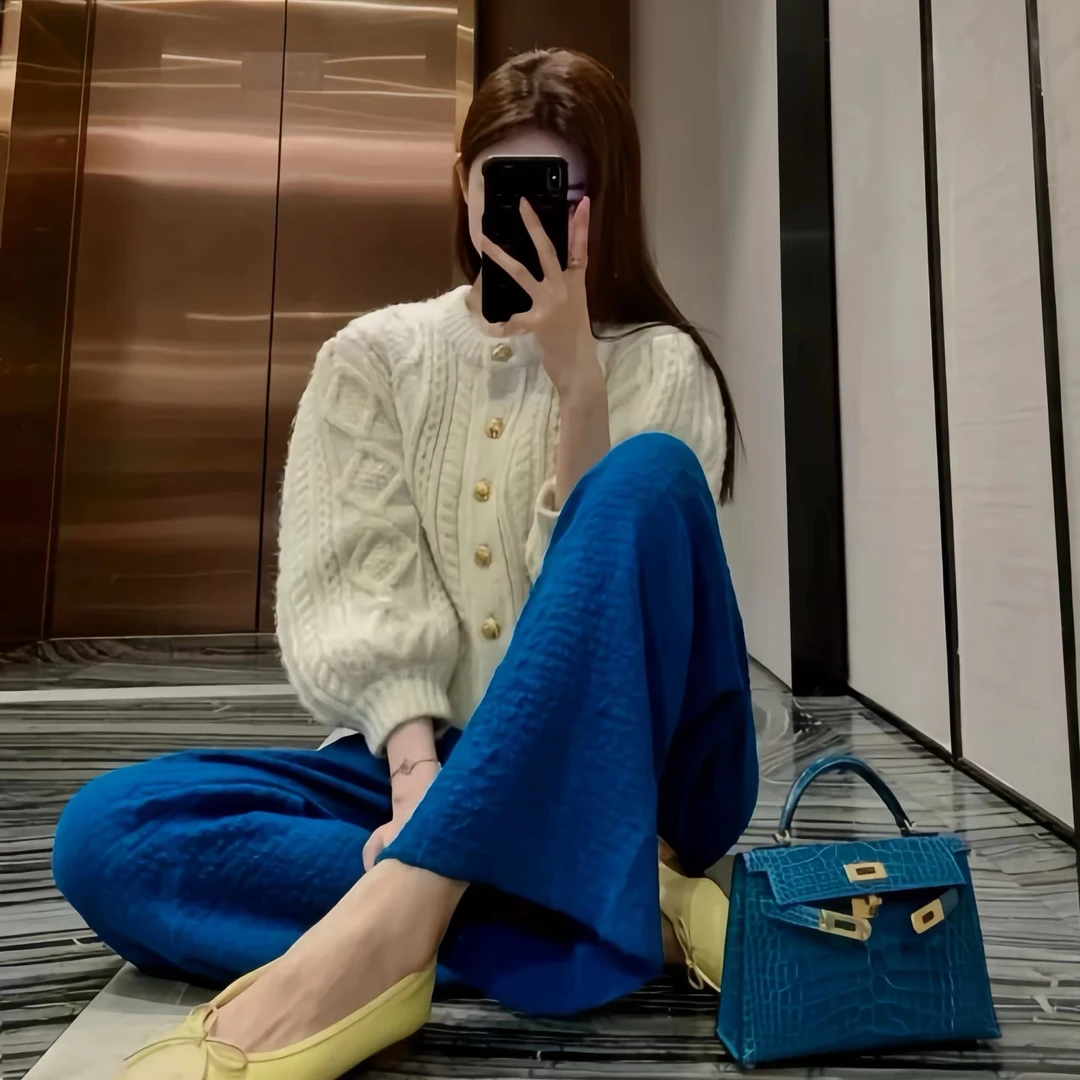 CELINE/赛琳 浮雕单排扣羊毛短款针织衫/米白色/尺码M/98新