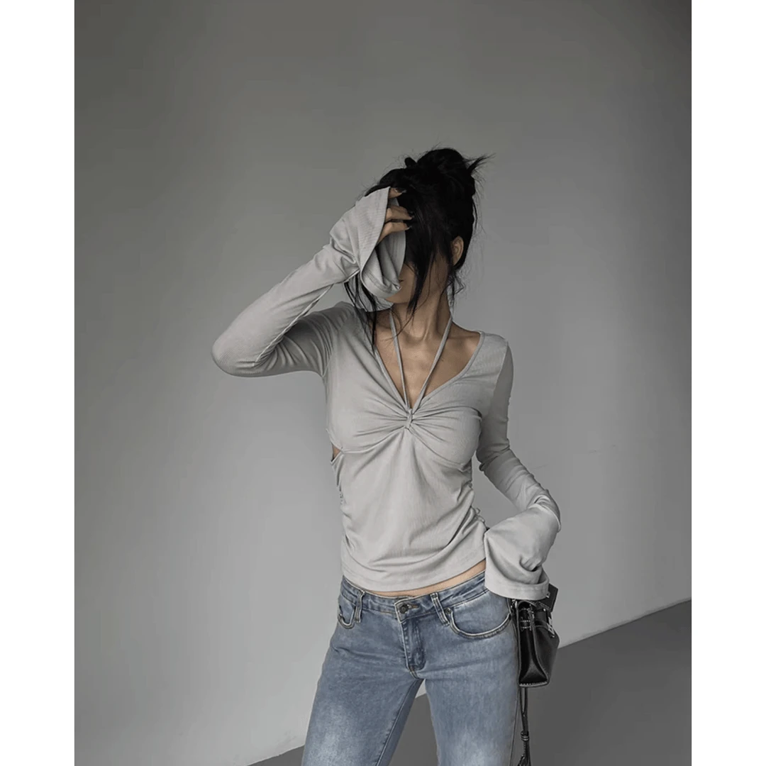 迈沃格秋季新款不规则慵懒纯欲性感镂空显瘦修身V领喇叭袖上衣女