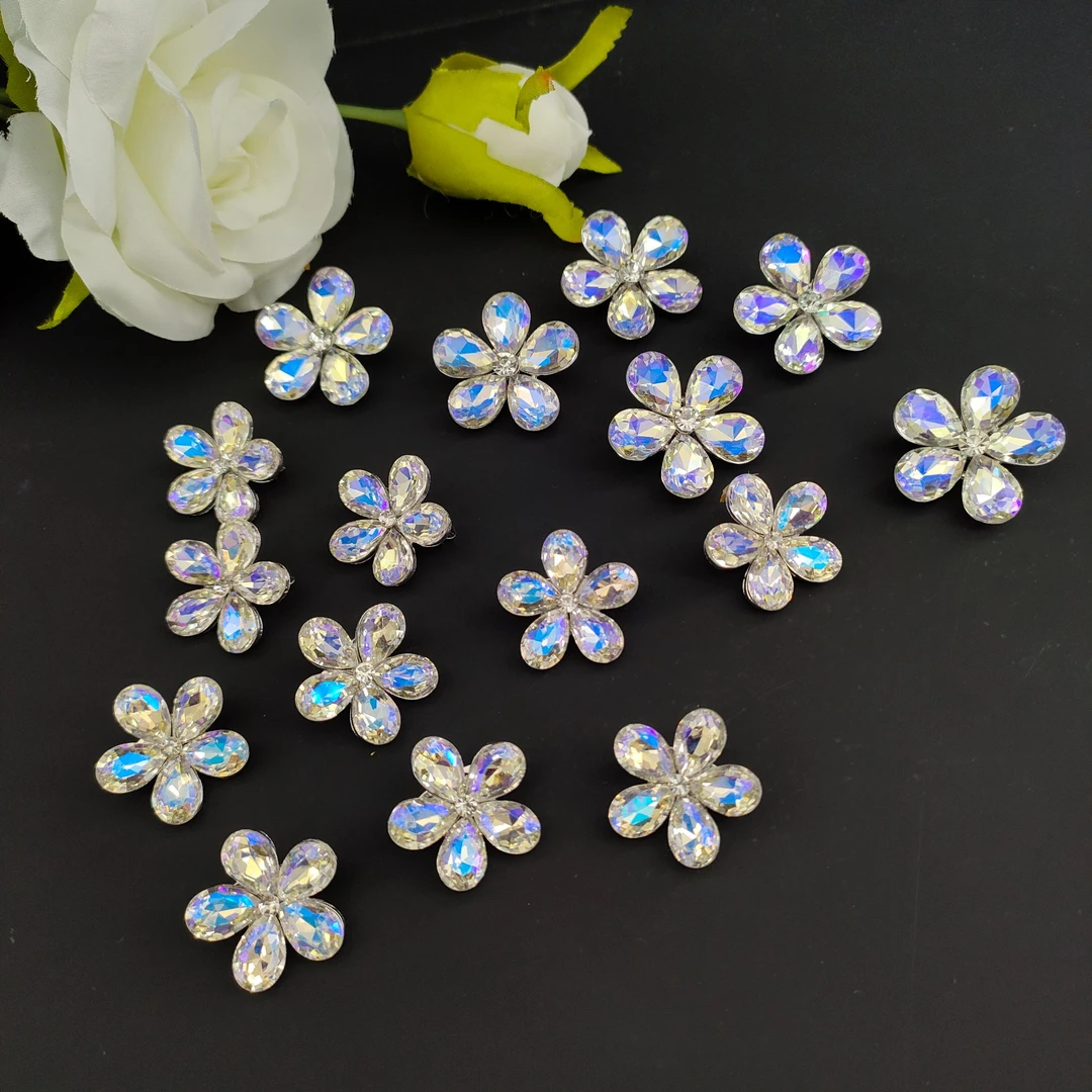 白月光水钻五瓣花带别针AZ138