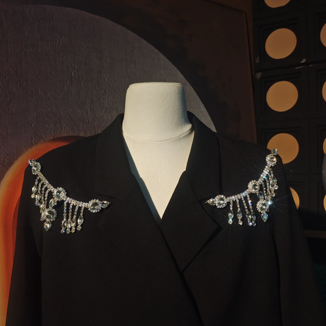 向日葵花满钻水滴流苏链条带别针AZ393