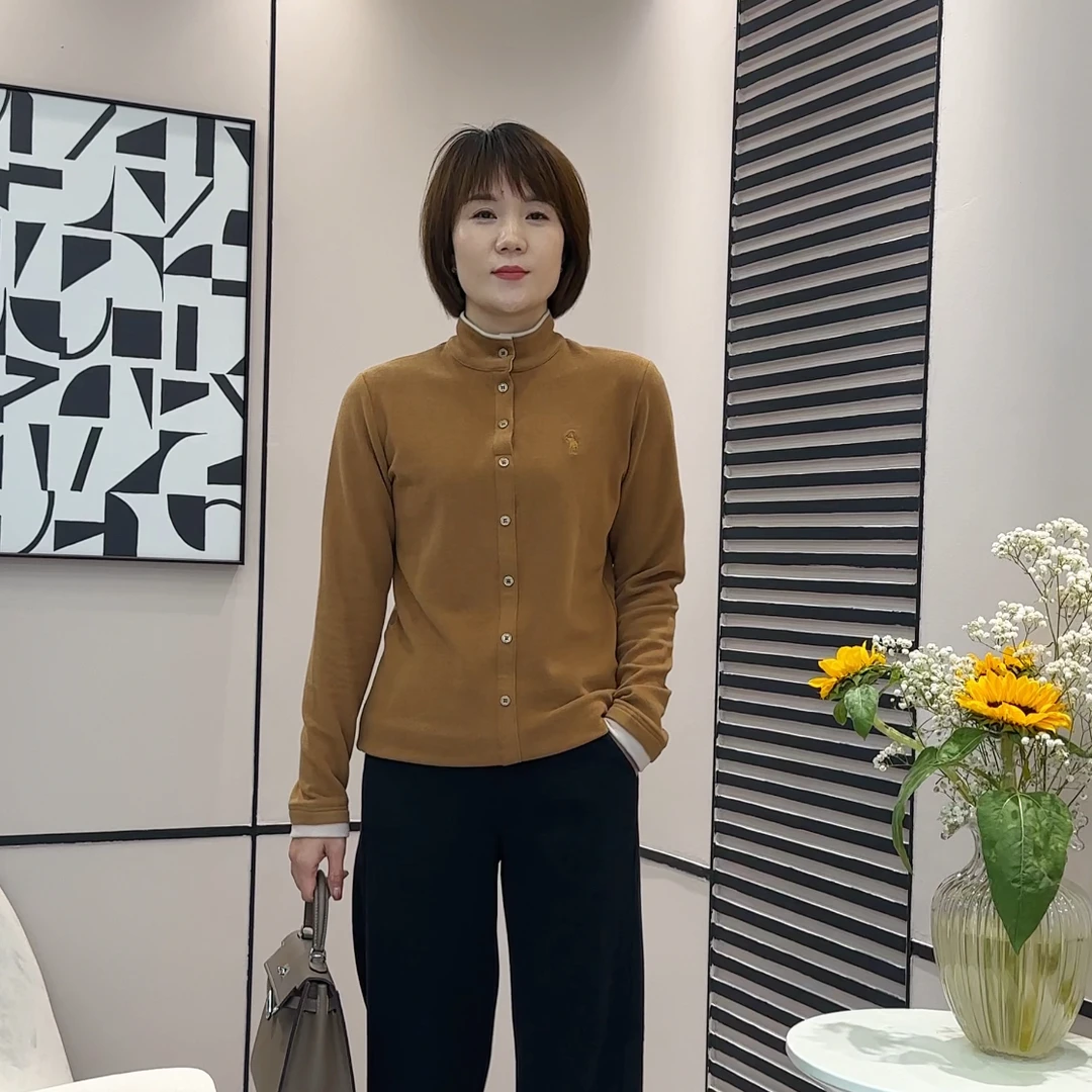 露赏 小立领拼接撞色刺绣德绒打底衫