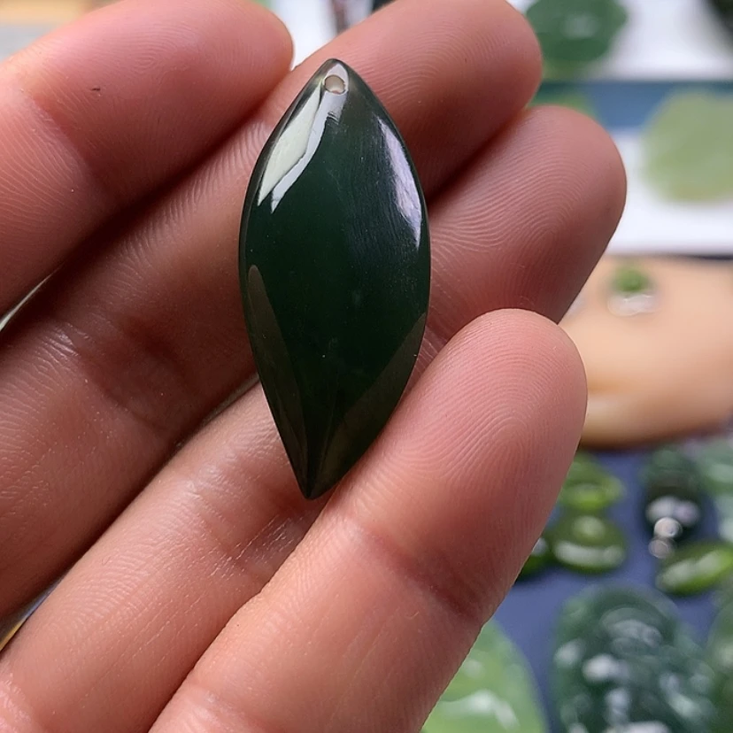 【闪购商品】蛇纹石玉挂坠合金蓝**云