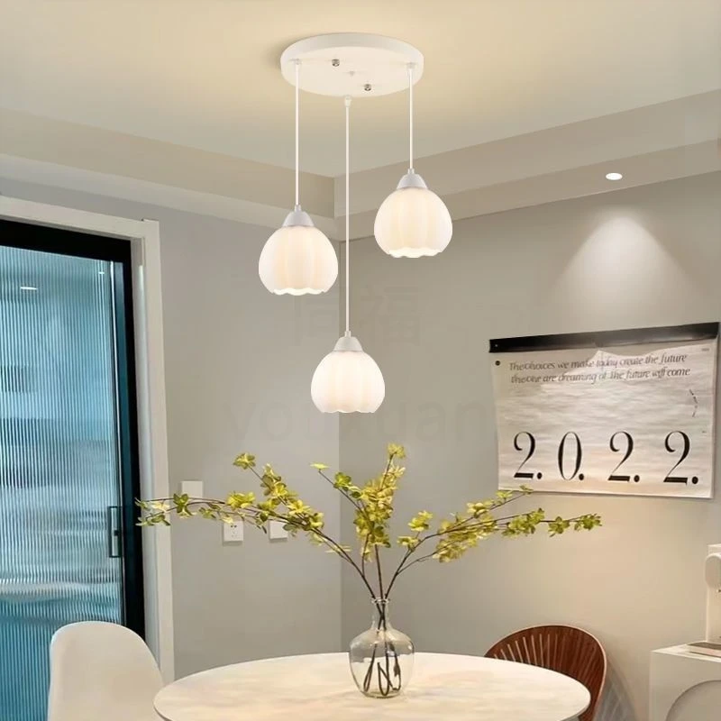 2025爆款餐桌灯具奶油风网红ins饭厅吊灯简约现代简约创意餐厅灯