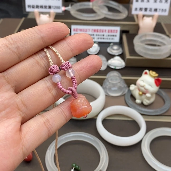 石英质玉吊坠未镶嵌