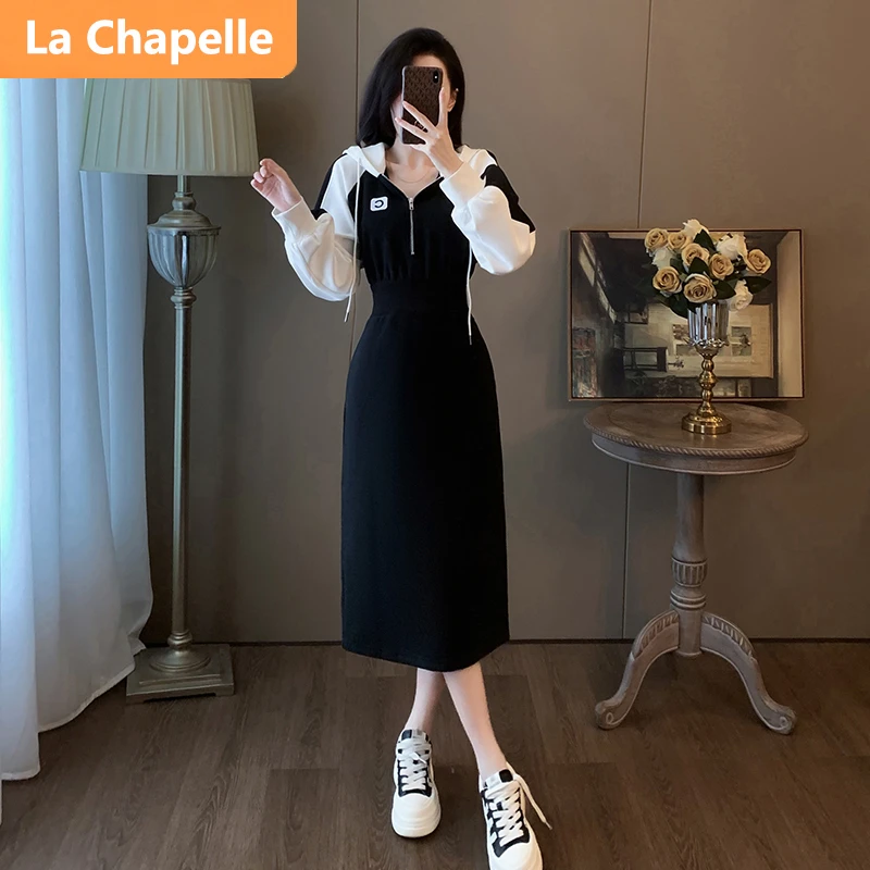 拉夏贝尔韩版休闲减龄连帽连衣裙女秋季2024新款撞色收腰中长款裙