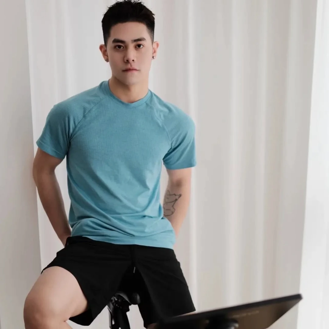 【小梁卖衣服】夏季运动健身打孔透气短袖 男士户外跑步排汗速干T恤