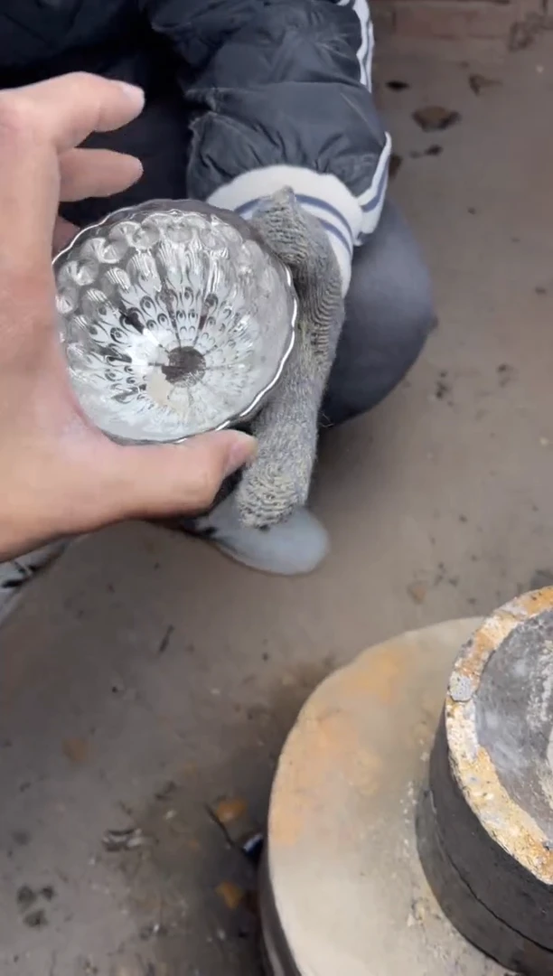 【闪购商品】瓷杯银羽毛孔雀