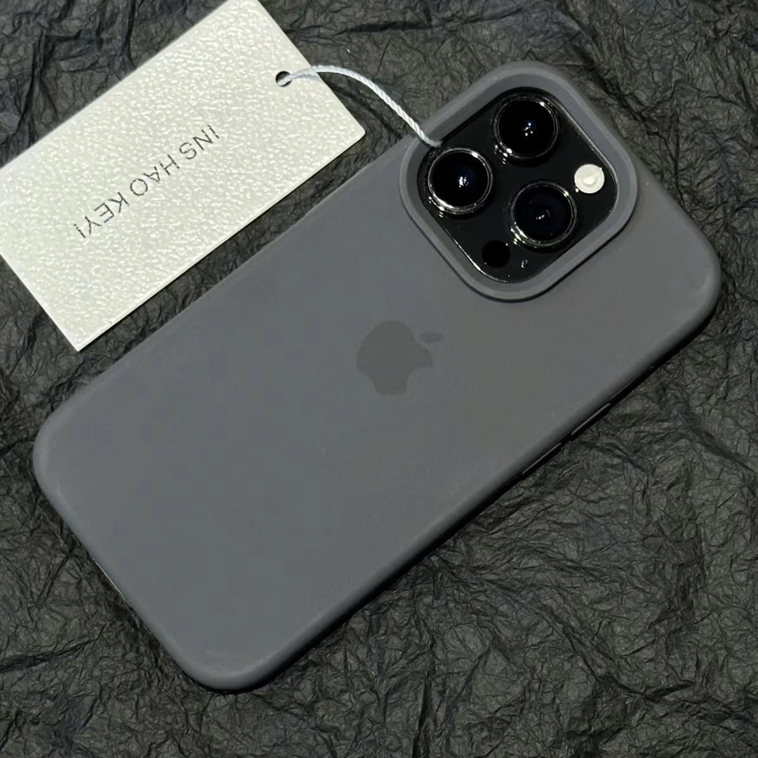 炭灰色液态硅胶苹果手机壳iphone15promax大孔14/13/12防摔11简约