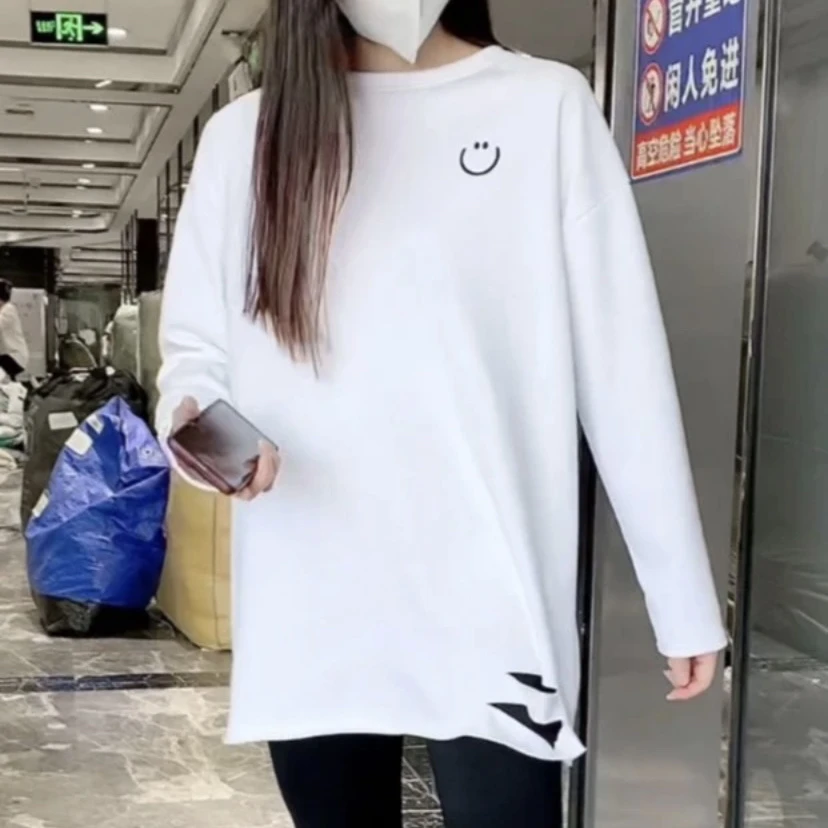 001百搭休闲宽松长袖T恤女大白T秋冬打底笑脸刺绣上衣圆领