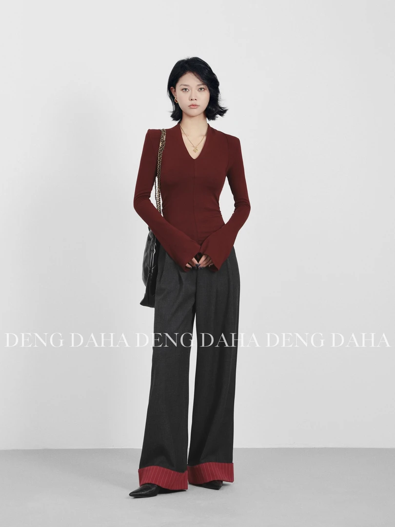 「柏林街头」2024早秋收腰纯色V领长袖打底上衣女HBZA917061nnassa