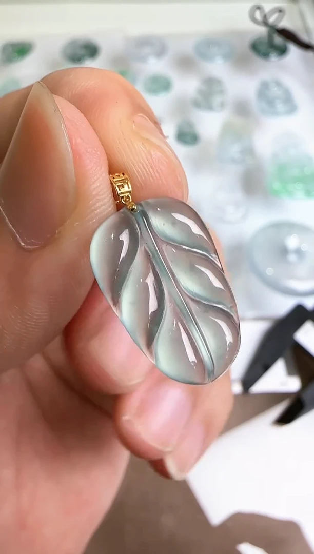 【闪购商品】翡翠吊坠(不含链)18K金镶嵌 多样性发货 绿