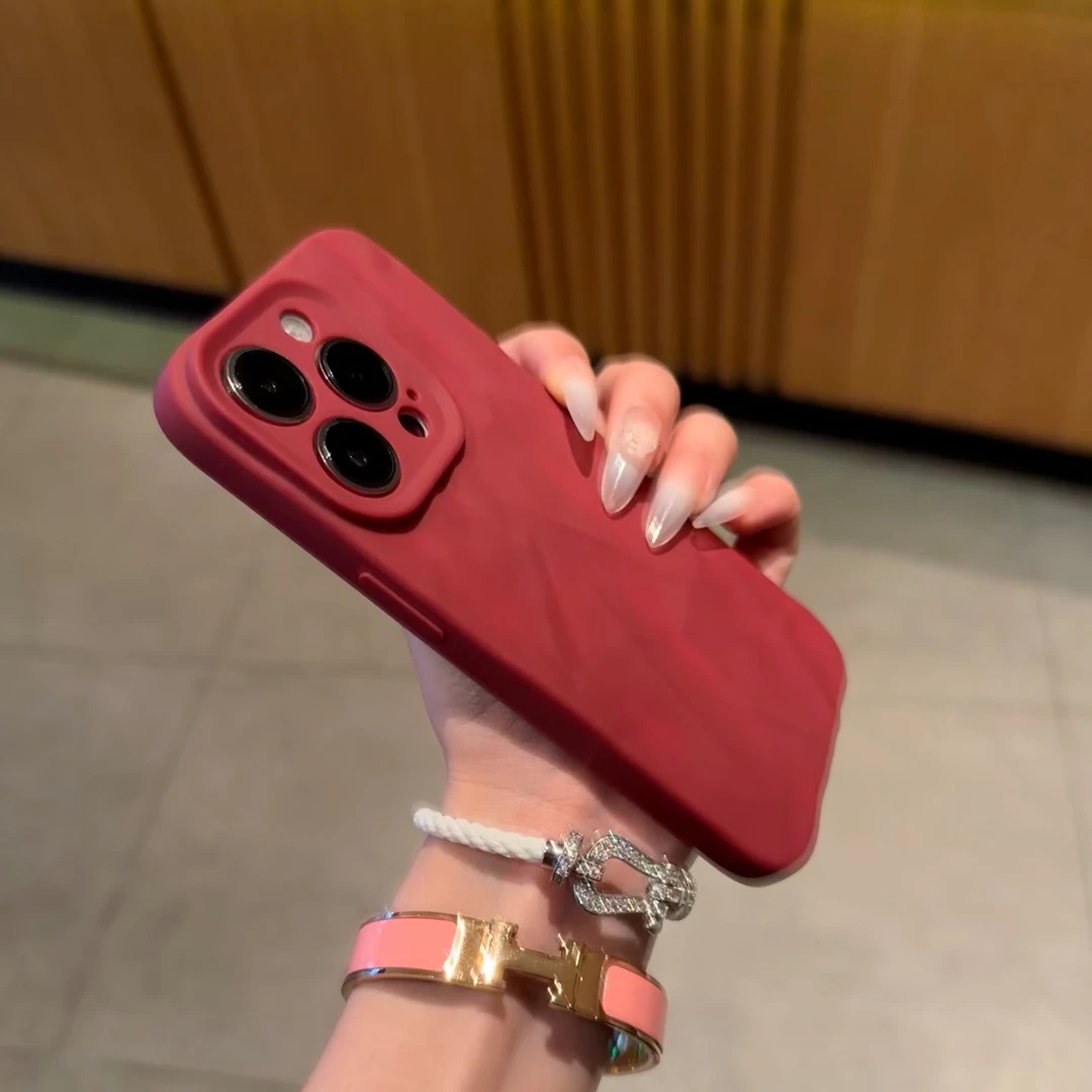 欧克里里酒红褶皱适用iPhone16promax手机壳苹果15/14男12/13女11