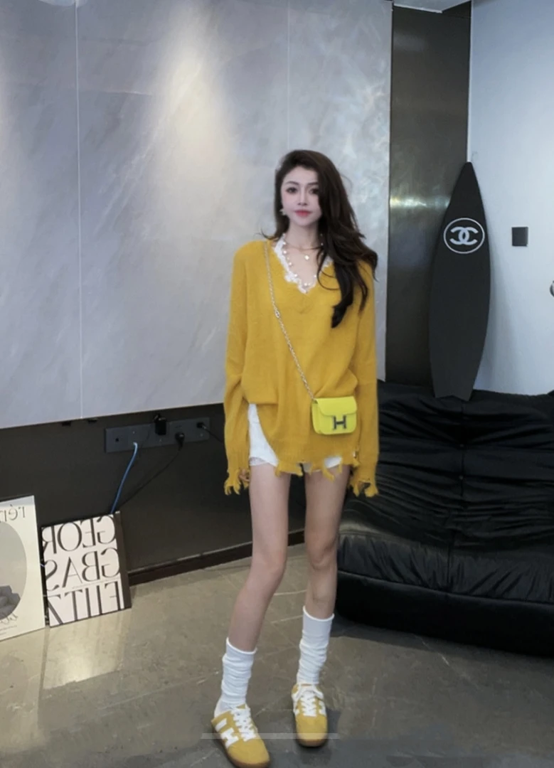 v领磨破针织毛衣慵懒风