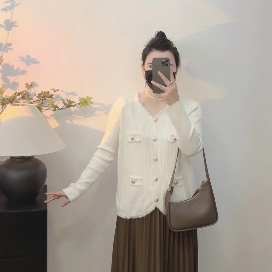 【墨汐】秋季新款大码MM小香风洋气显瘦V领长袖针织上衣