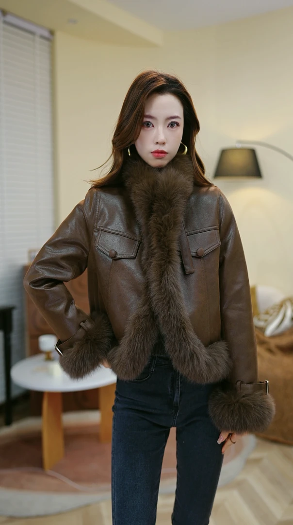 2025秋冬毛外套时尚气质款轻奢百搭女款短款冬季女式棉袄新款130