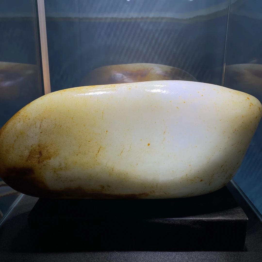 精品和田玉原石摆件