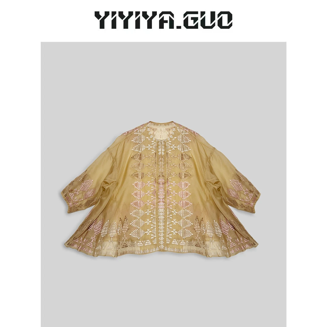 yiyiya.Guo艺艺吖/杏色圆领宽松中扣上衣20241043