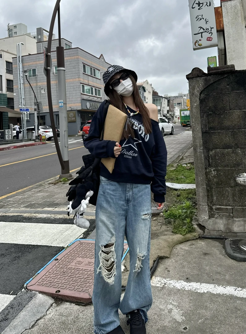 TTS【破洞美学】淡色系破洞休闲牛仔裤做旧