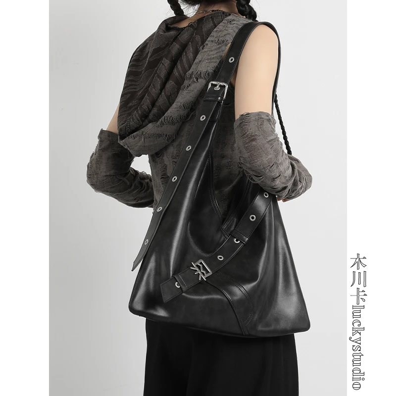 木川卡 原创设计复古皮带扣腋下包软皮斜挎包机车感手提单肩包