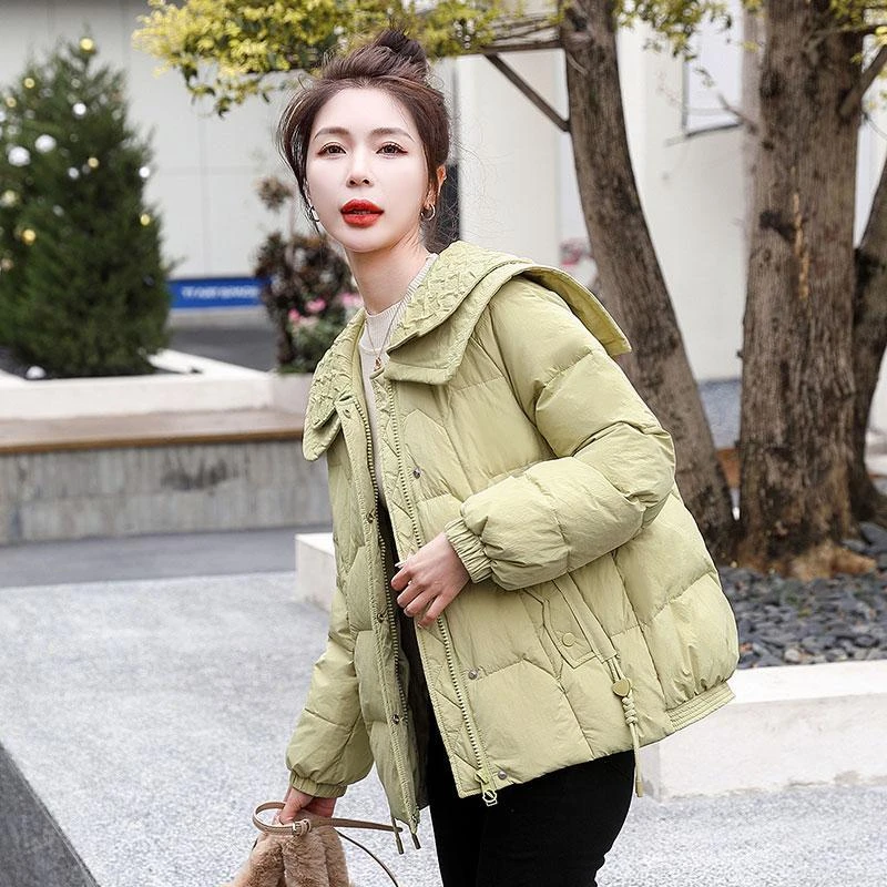 羽绒服女短款加厚冬装2023年新款时尚减龄娃娃领青绿色白鸭