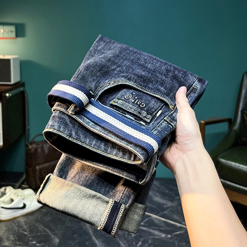 2025潮流牛仔裤子男怀旧刺绣百搭小直筒弹力休闲韩版蓝色柔软长裤