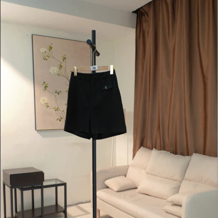 K023 短裤女经典黑色松紧腰呢料靴裤 EW21Q1640C