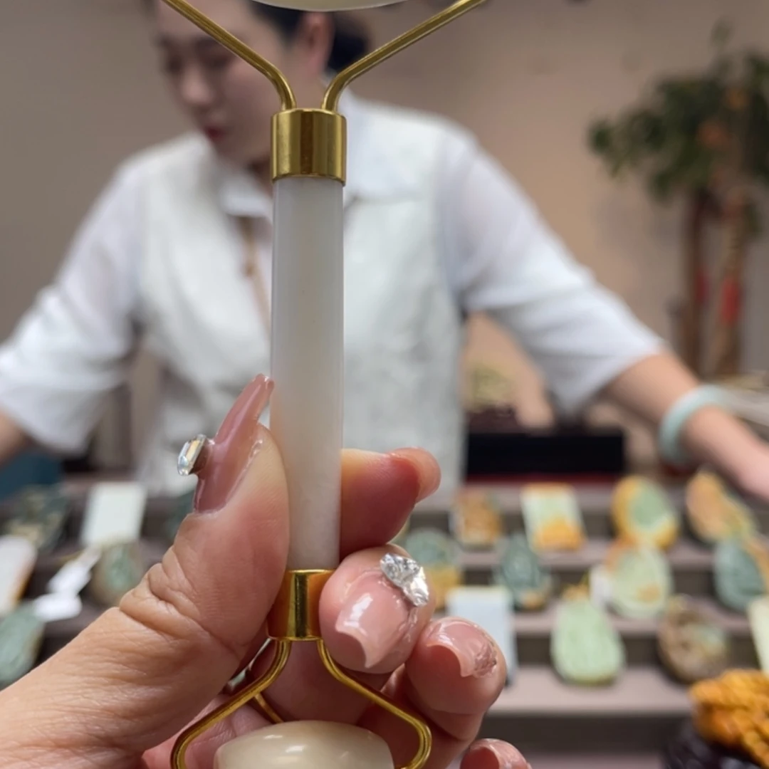 【闪购商品】蛇纹石玉手把未镶嵌