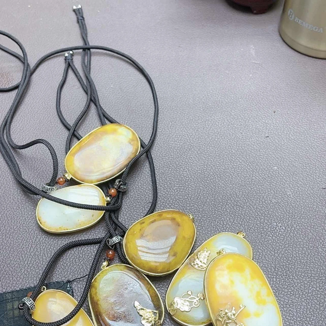 【闪购商品】和田玉吊坠未镶嵌其中之一