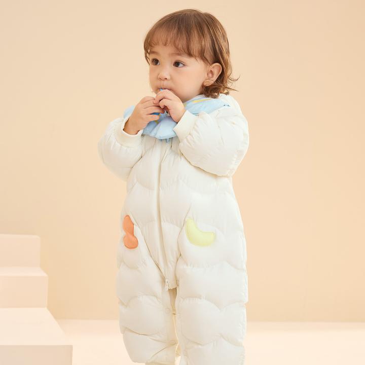 折扣婴儿羽绒服连体衣冬季宝宝外出衣服保暖秋冬装白鸭绒哈衣爬服