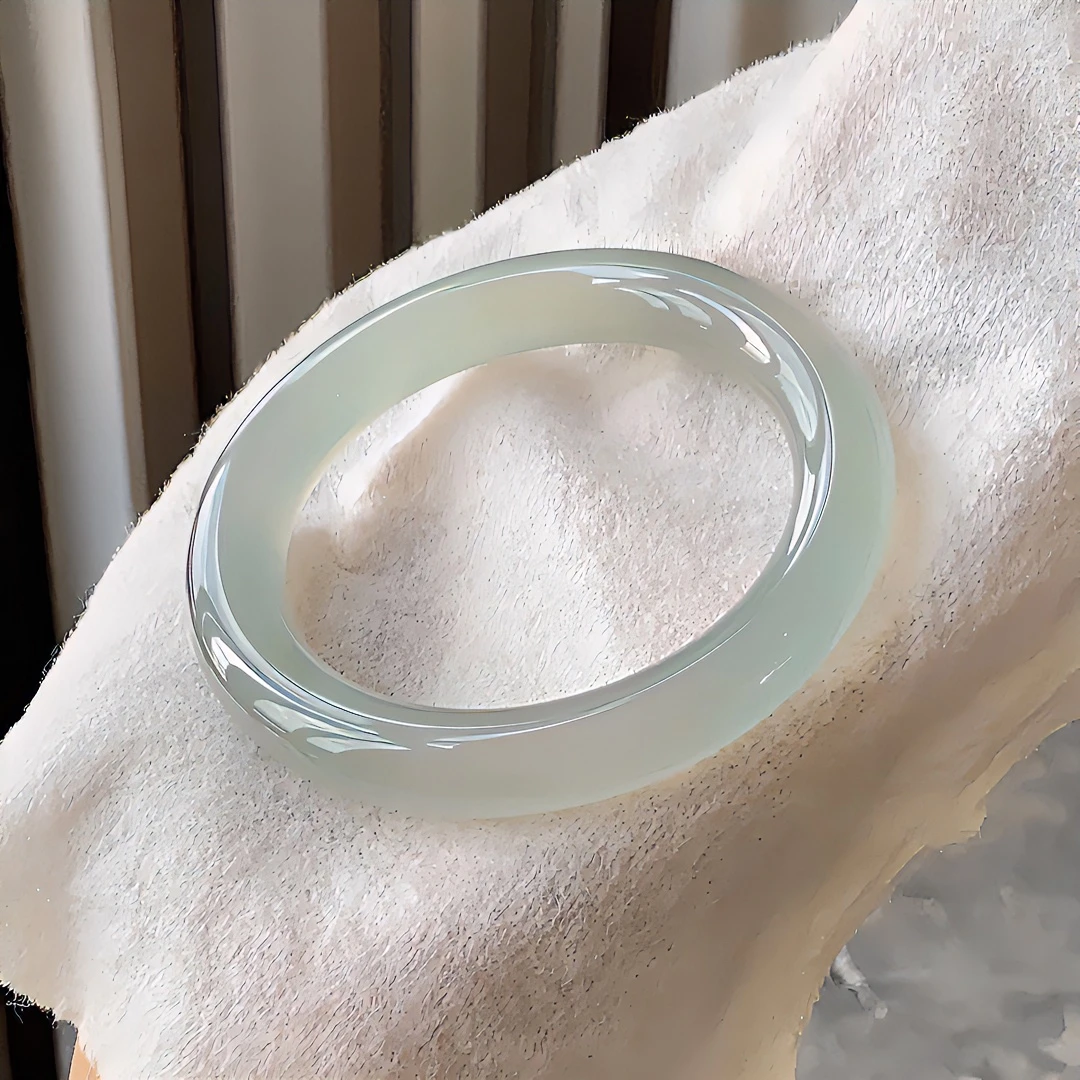 新款正品天然胖圆条高品晴水玉髓手镯天然玛瑙天青冻浅绿玛瑙玉镯