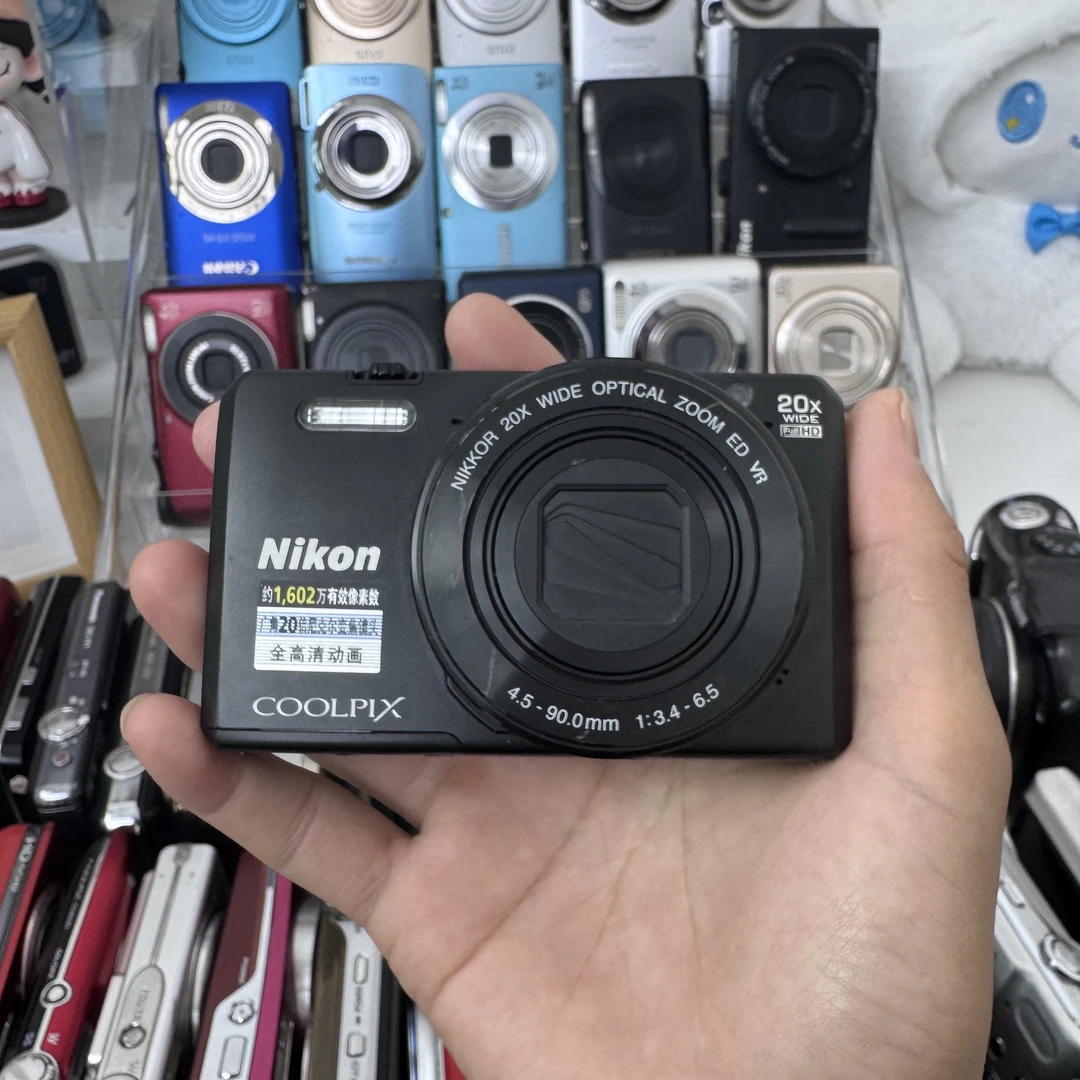 99新 Nikon/尼康 s7000  x20倍长焦冷白皮带Wi-Fi1602万像素
