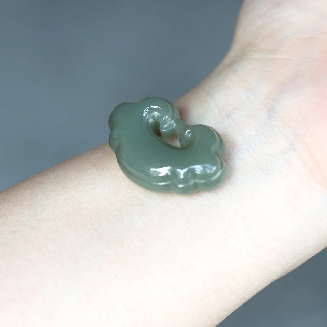 新疆爱思尔新疆和田玉挂件且末蓝如意锁YDY0312-02（多样性发货）