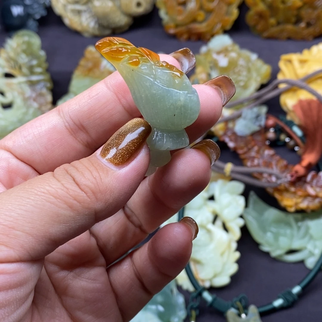 蛇纹石玉颈饰未镶嵌