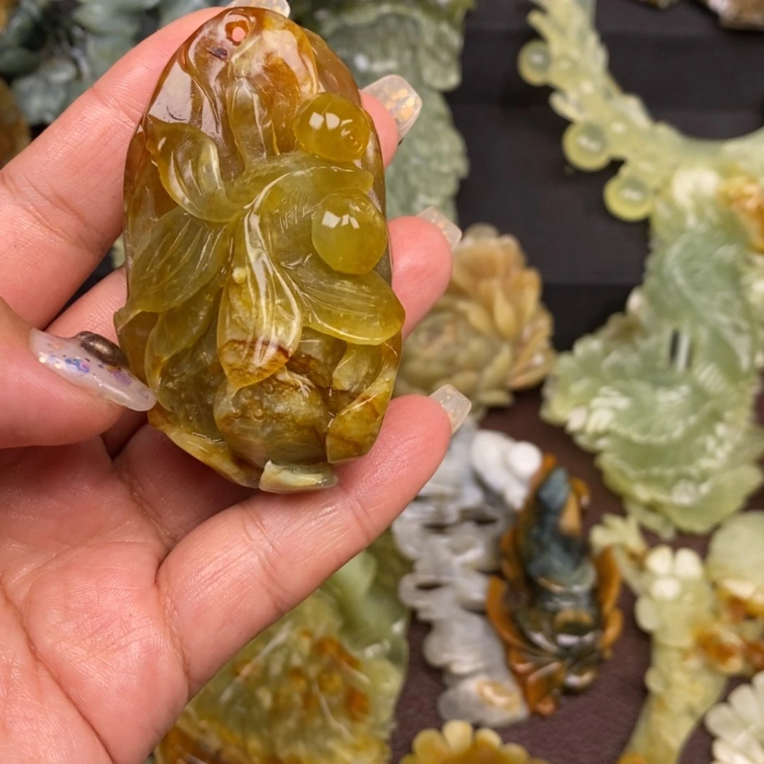蛇纹石玉颈饰未镶嵌