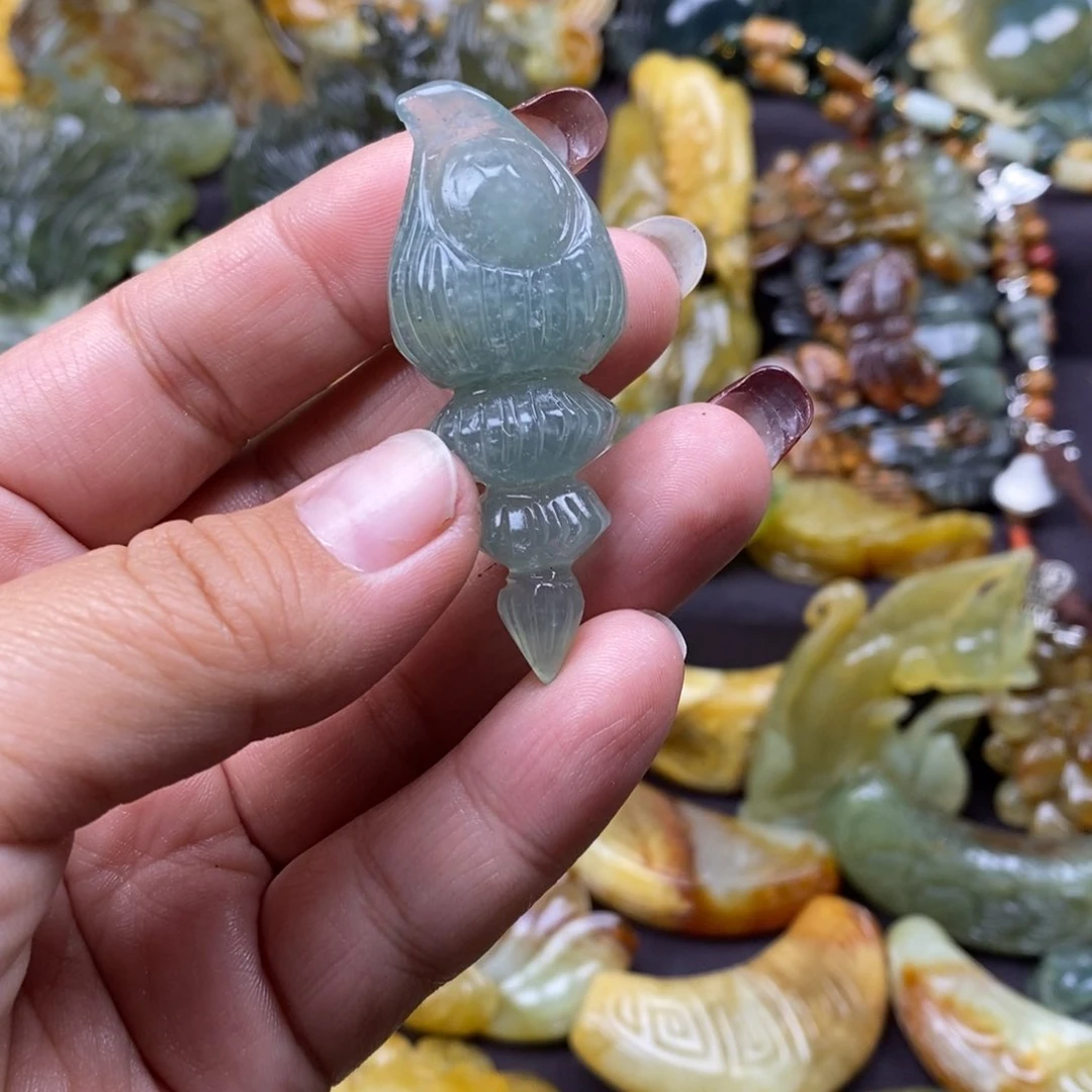 蛇纹石玉颈饰未镶嵌青*