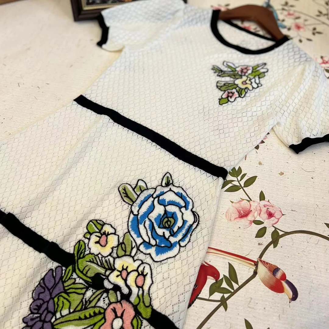 【晨老板】~ceilina【优雅花朵】刺绣时尚针织连衣裙69231060
