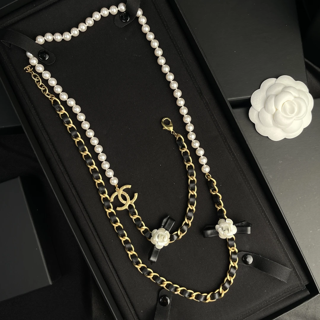 全新未使用 Chanel/香奈儿 经典双C 山茶花皮穿链条珍珠项链S3965