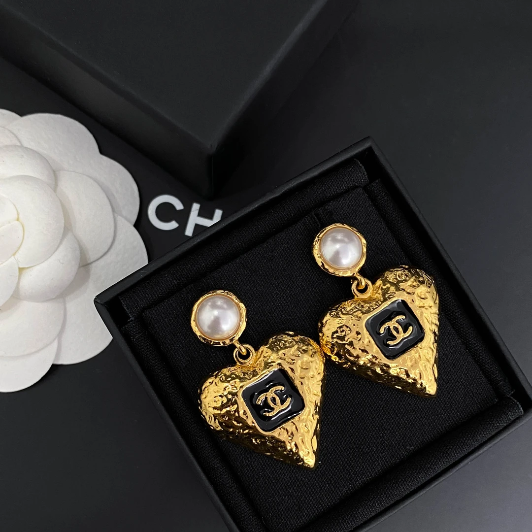 未使用 Chanel/香奈儿 23k新款金色双C黑色熔岩爱心耳环S5678