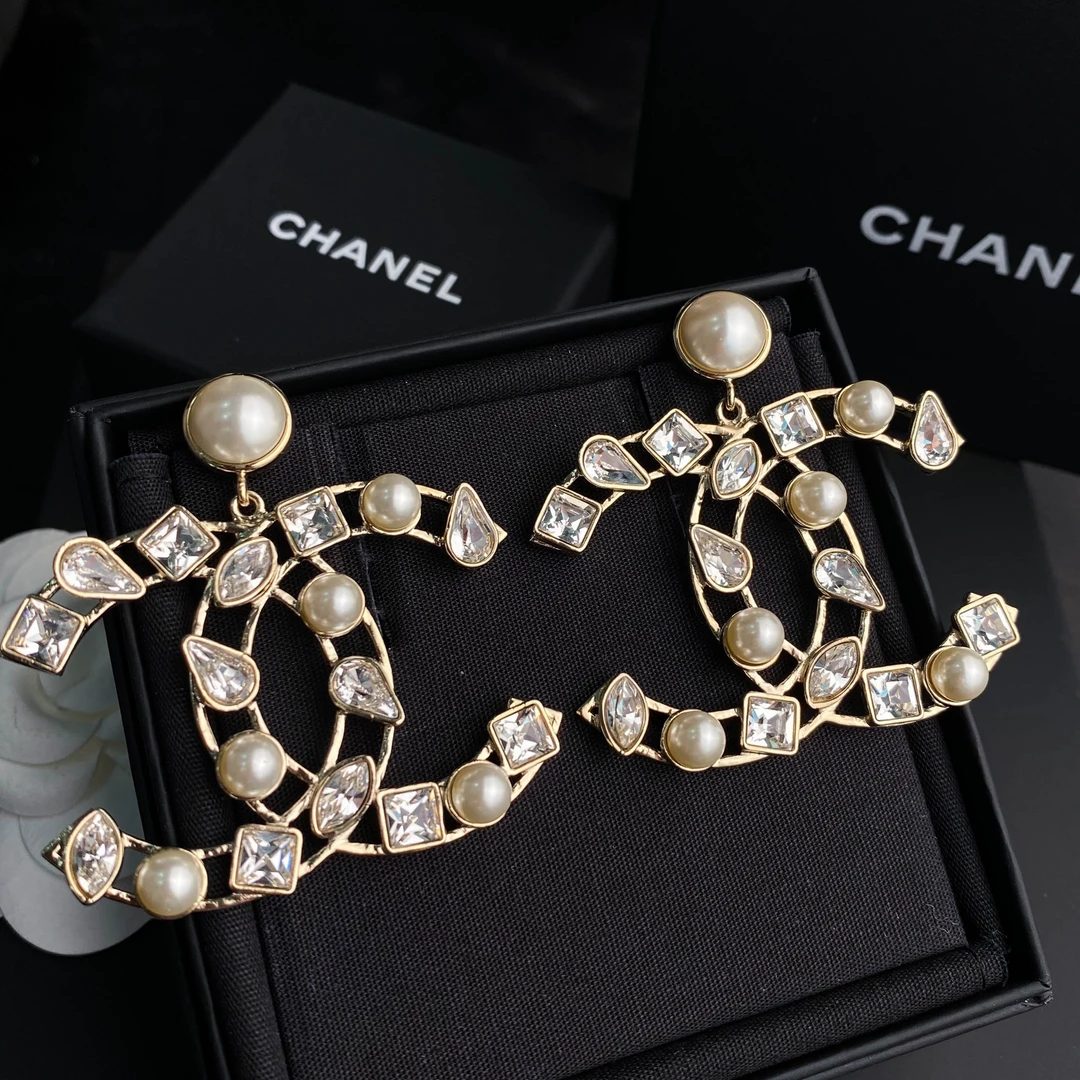 全新未使用 Chanel/香奈儿 经典双C logo不规则镶钻珍珠耳夹S4053