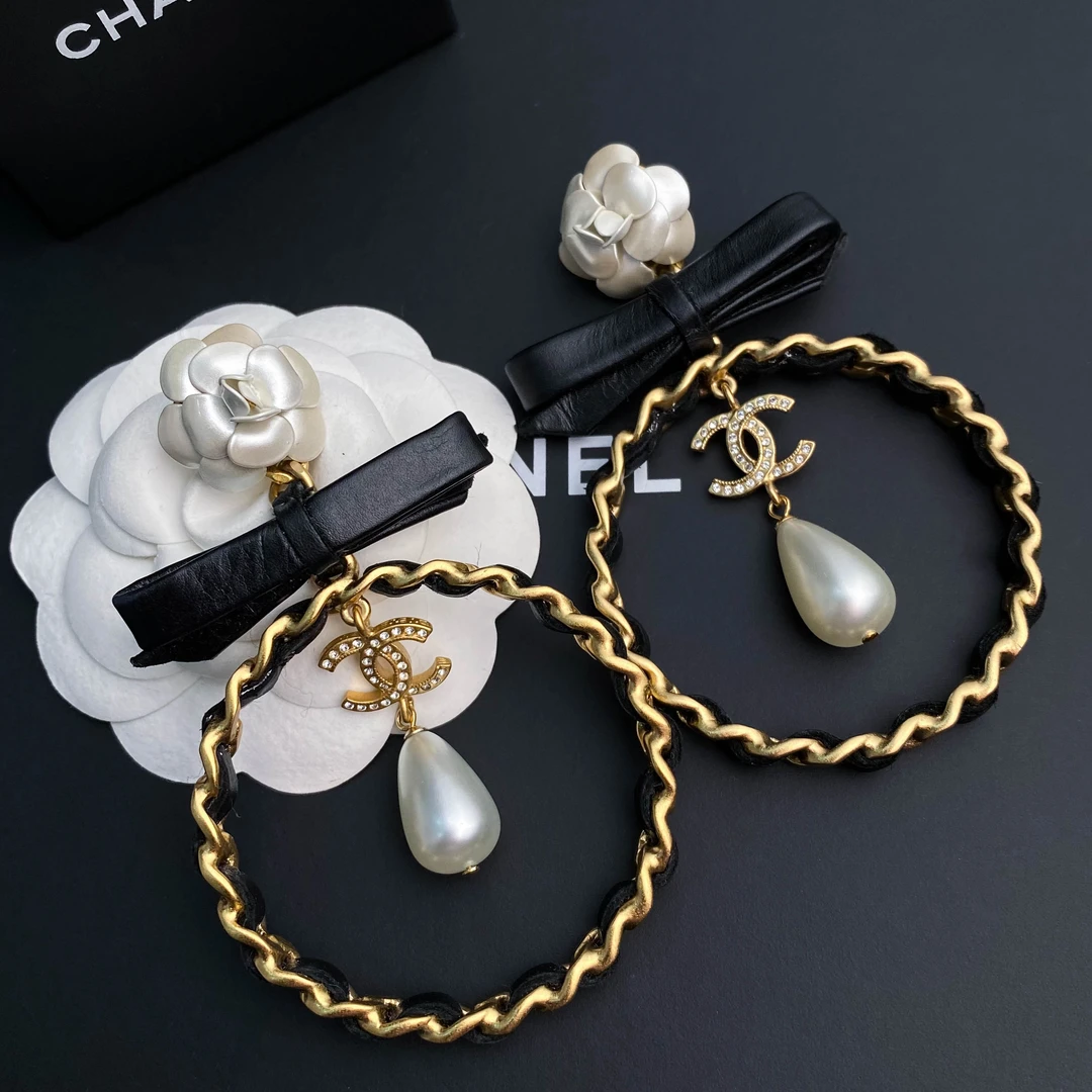 未使用 Chanel/香奈儿 经典皮穿链 黑金山茶花 圆环耳环S4175